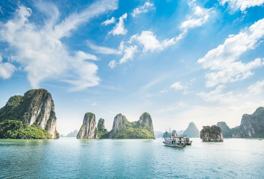 HẠ LONG BÊN BỜ DI SẢN